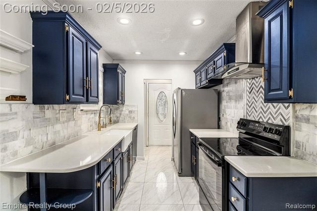 6320 Evangeline, Dearborn Heights, MI 48127