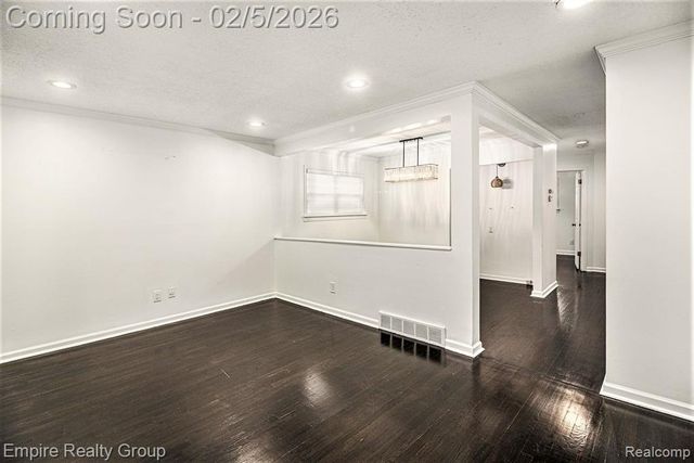 6320 Evangeline, Dearborn Heights, MI 48127