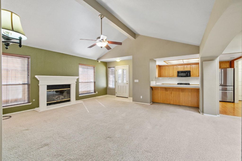 Image 10 of property listing at 165 Crown Lane, Madera, CA 93637