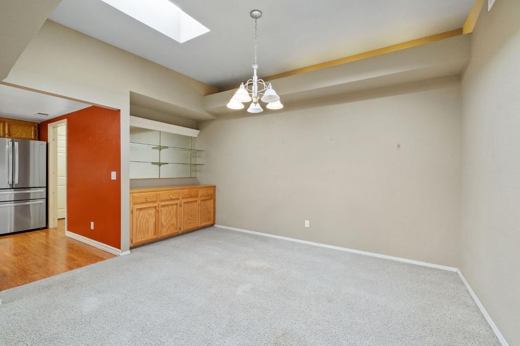 Image 13 of property listing at 165 Crown Lane, Madera, CA 93637