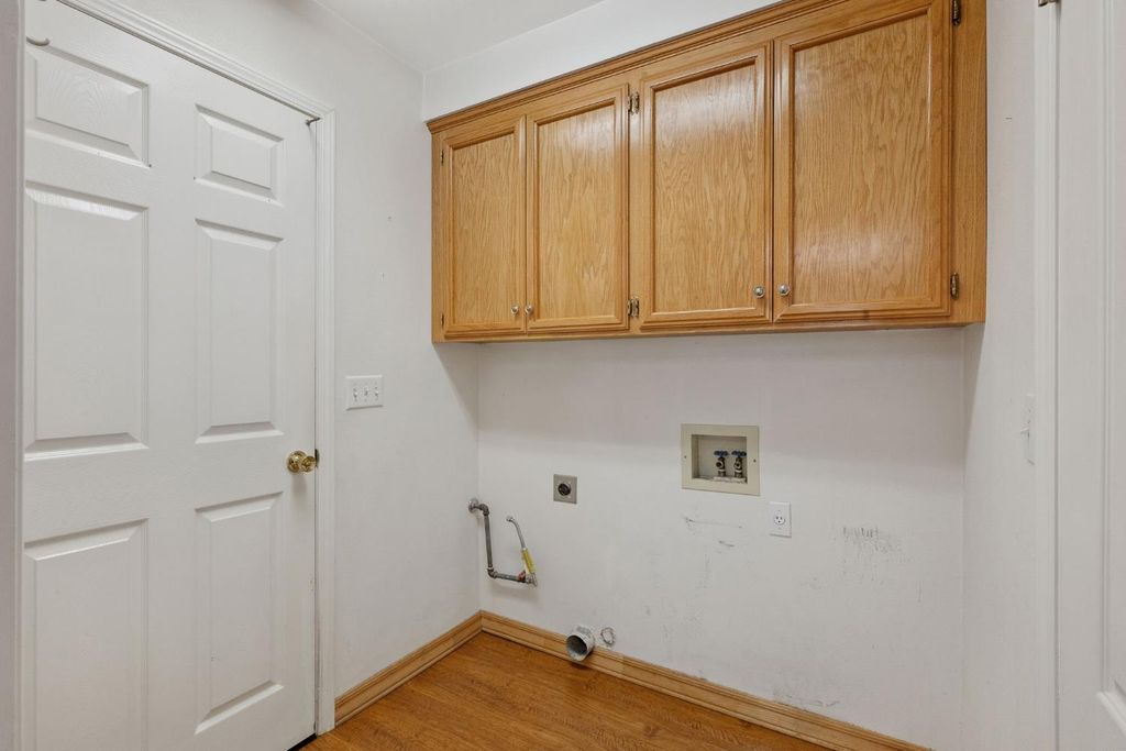 Image 17 of property listing at 165 Crown Lane, Madera, CA 93637