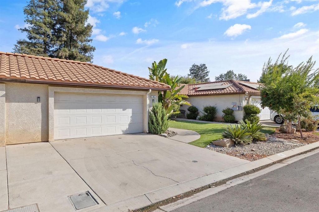 Image 2 of property listing at 165 Crown Lane, Madera, CA 93637