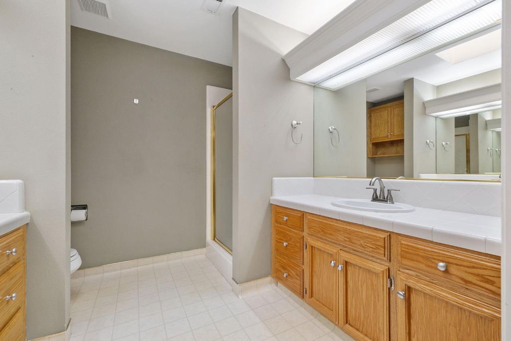 Image 25 of property listing at 165 Crown Lane, Madera, CA 93637