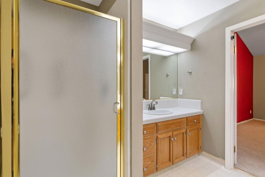 Image 27 of property listing at 165 Crown Lane, Madera, CA 93637