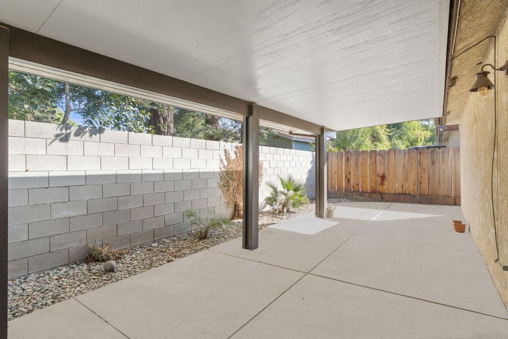 Image 28 of property listing at 165 Crown Lane, Madera, CA 93637
