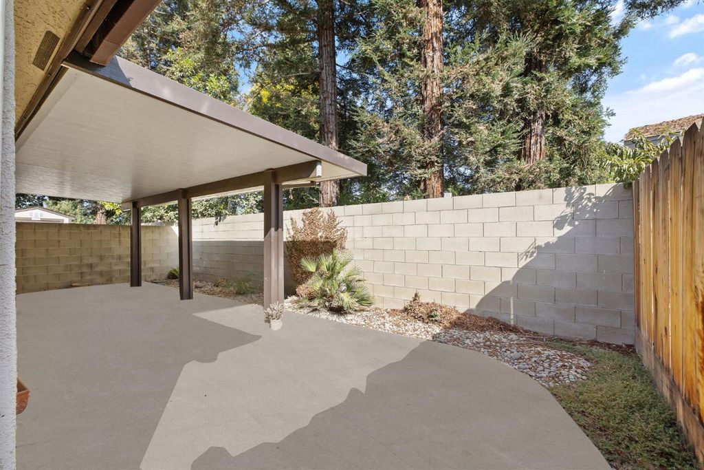 Image 30 of property listing at 165 Crown Lane, Madera, CA 93637