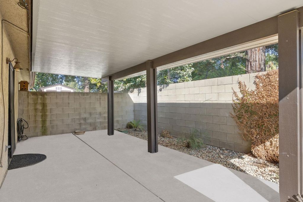 Image 32 of property listing at 165 Crown Lane, Madera, CA 93637