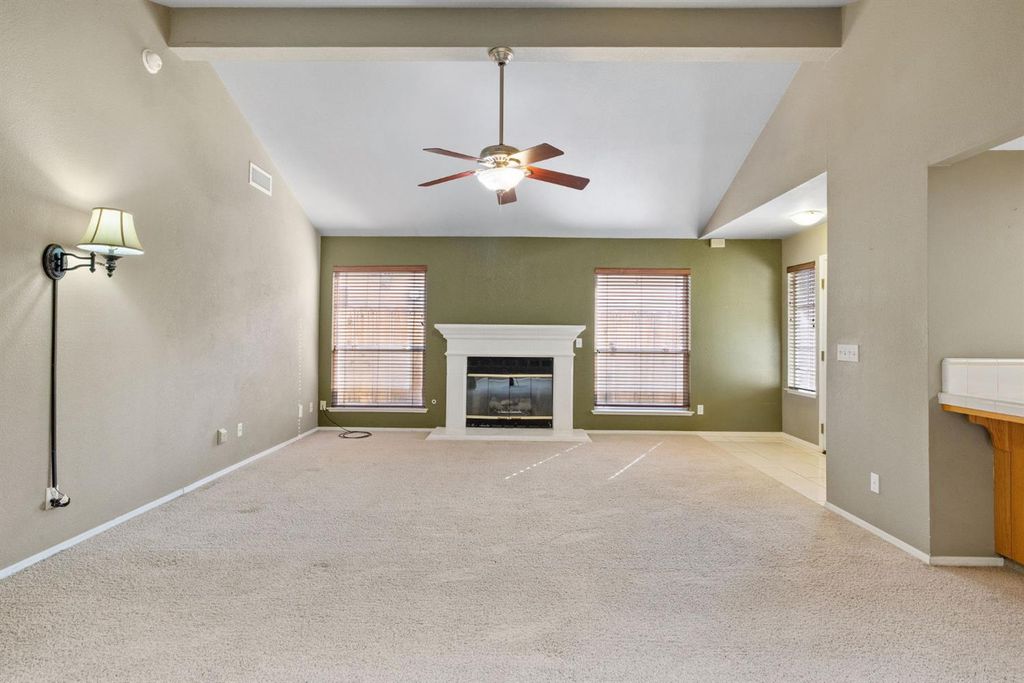 Image 9 of property listing at 165 Crown Lane, Madera, CA 93637