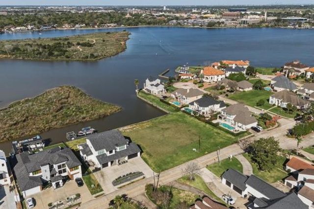 923 Davis Road, League City, TX 77573