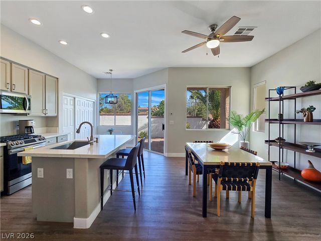10104 Pinnacle View Place, Las Vegas, NV 89134