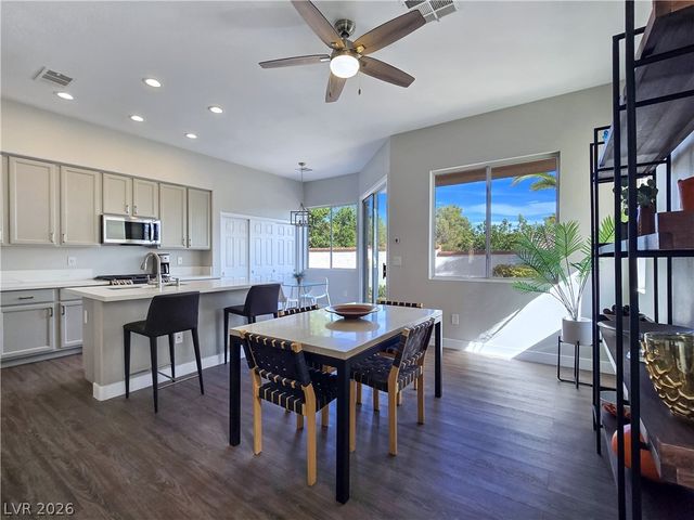 10104 Pinnacle View Place, Las Vegas, NV 89134