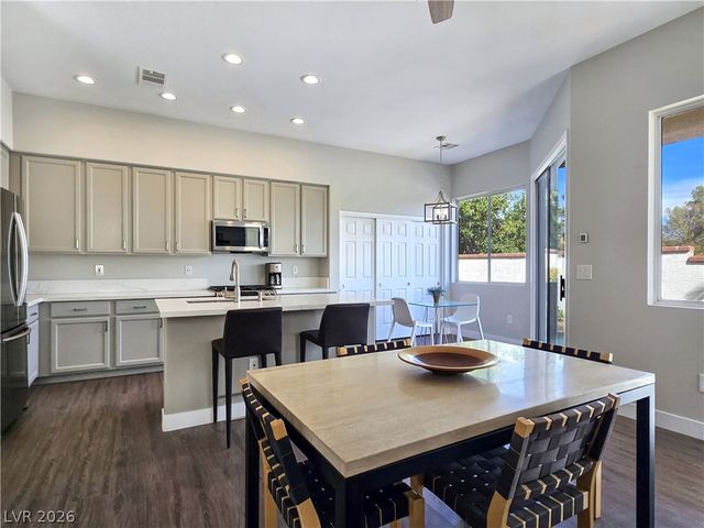 10104 Pinnacle View Place, Las Vegas, NV 89134