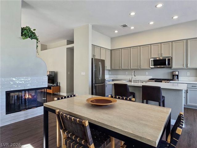 10104 Pinnacle View Place, Las Vegas, NV 89134