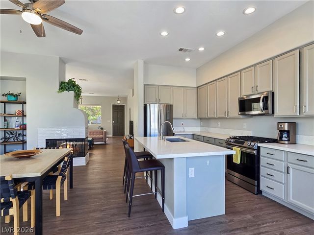 10104 Pinnacle View Place, Las Vegas, NV 89134