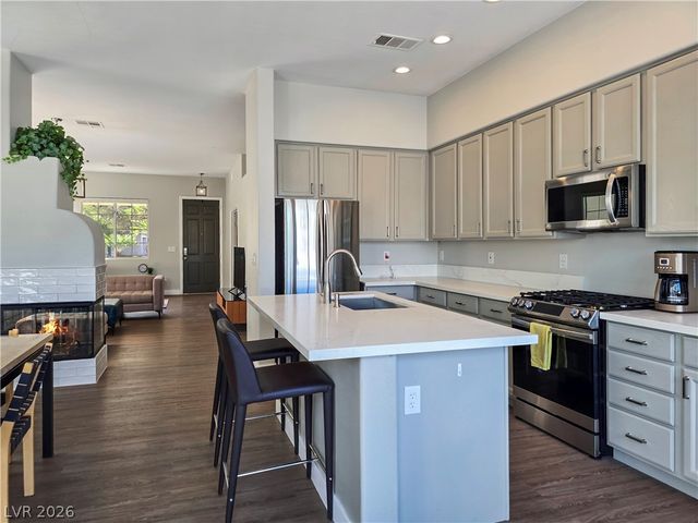 10104 Pinnacle View Place, Las Vegas, NV 89134