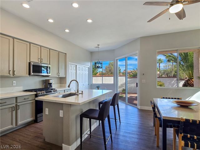 10104 Pinnacle View Place, Las Vegas, NV 89134