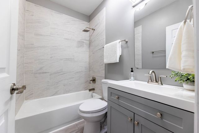 1508 S 7th Avenue, Maywood, IL 60153