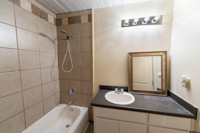 615 Holbrook St., Mt Vernon, TX 75457