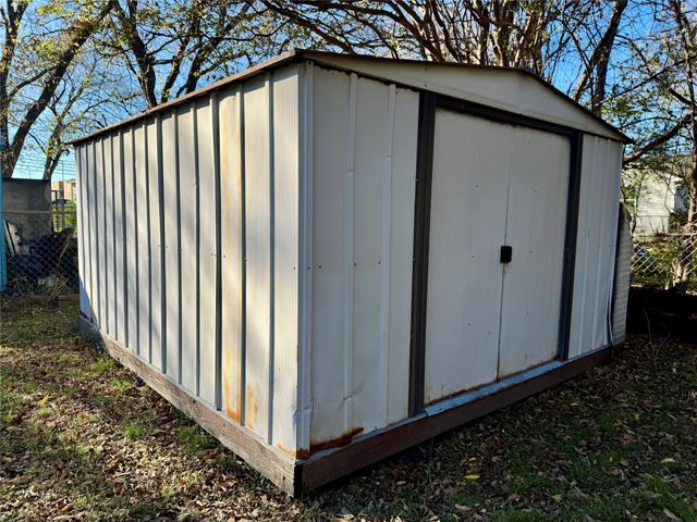 415 W Taylor Street, Sherman, TX 75092