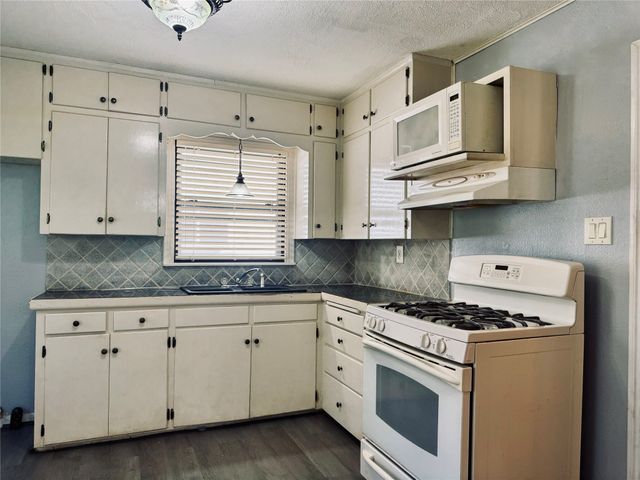 415 W Taylor Street, Sherman, TX 75092