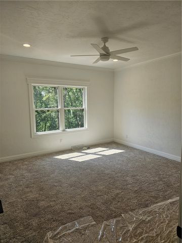 812 10th St, New Stanton, PA 15697