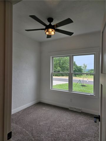 812 10th St, New Stanton, PA 15697