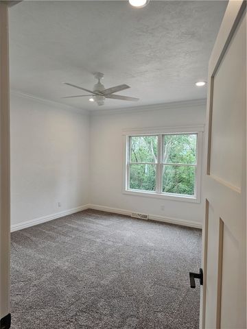 812 10th St, New Stanton, PA 15697