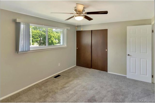 160 S Christine Circle, Mount Clemens, MI 48043
