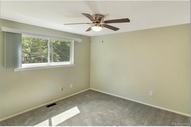 160 S Christine Circle, Mount Clemens, MI 48043