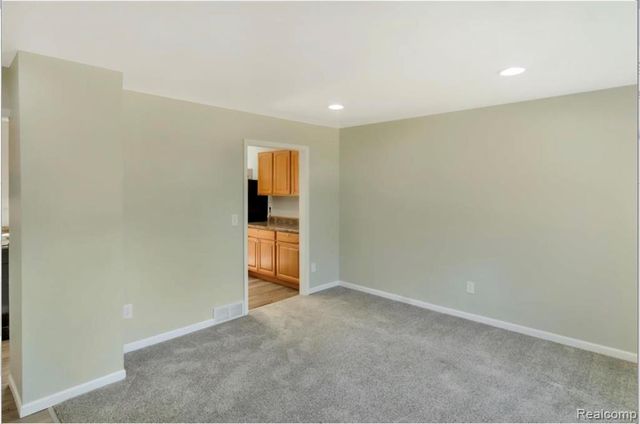 160 S Christine Circle, Mount Clemens, MI 48043