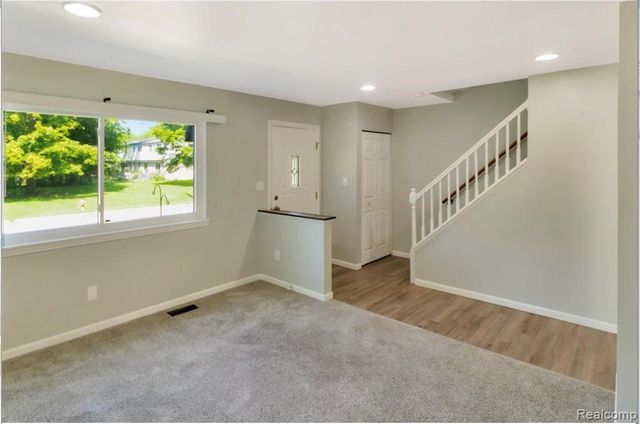 160 S Christine Circle, Mount Clemens, MI 48043