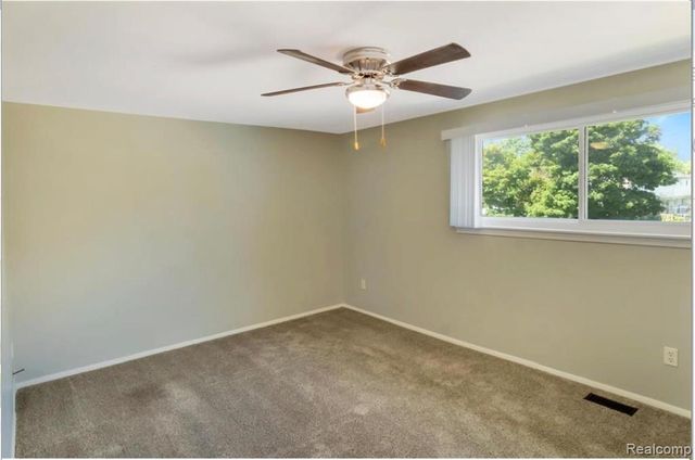160 S Christine Circle, Mount Clemens, MI 48043