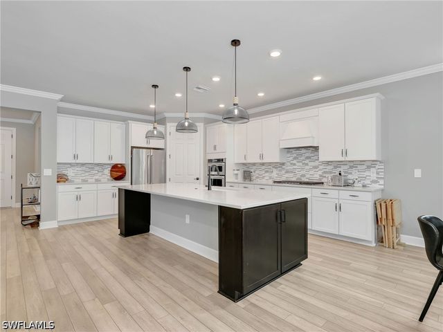9487 Greyhawk TRL, Naples, FL 34120
