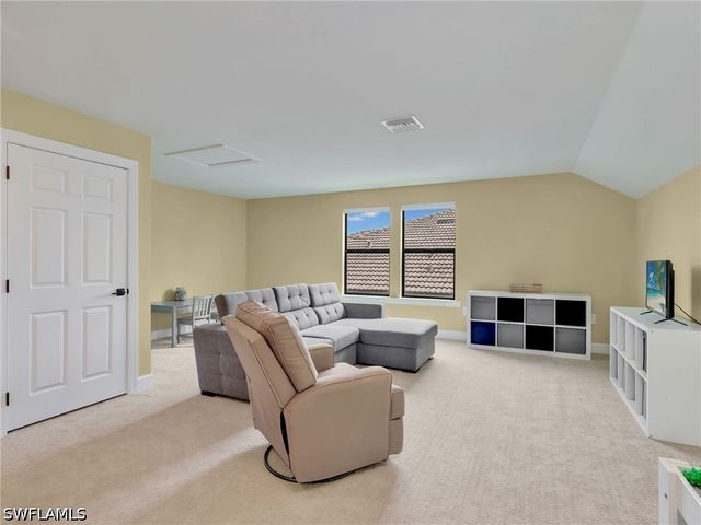 9487 Greyhawk TRL, Naples, FL 34120