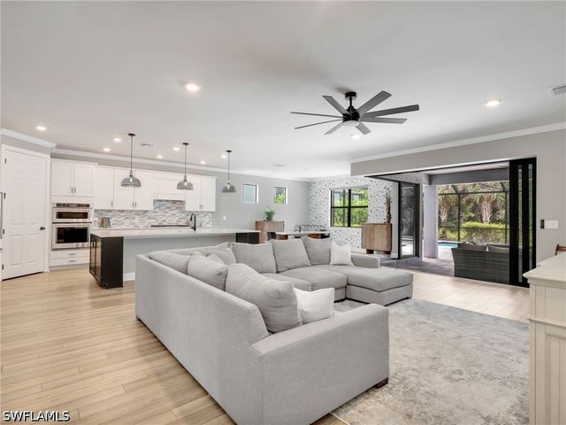 9487 Greyhawk TRL, Naples, FL 34120