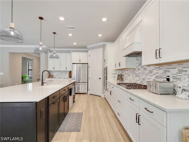 9487 Greyhawk TRL, Naples, FL 34120