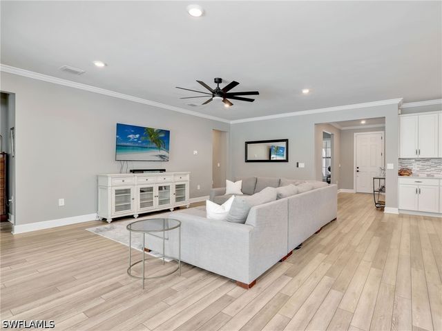 9487 Greyhawk TRL, Naples, FL 34120