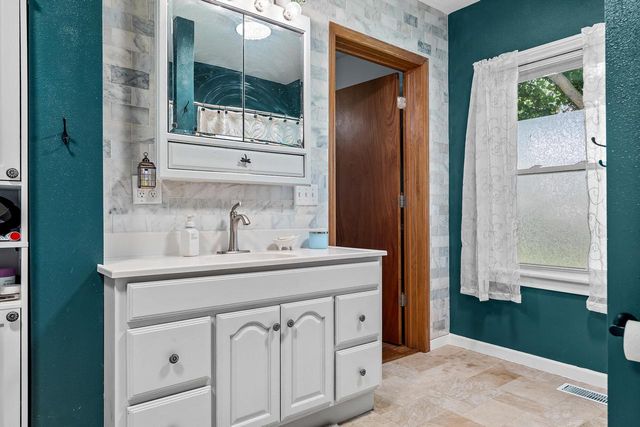 611 Monroe STREET, Onalaska, WI 54650