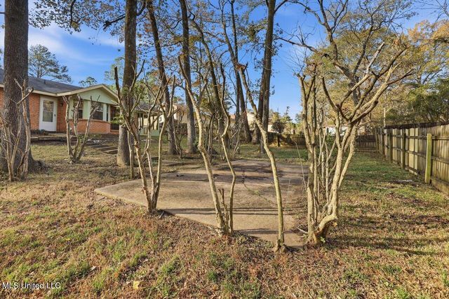 1264 Woodfield Drive, Jackson, MS 39211