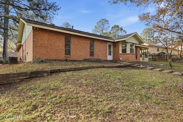 1264 Woodfield Drive, Jackson, MS 39211