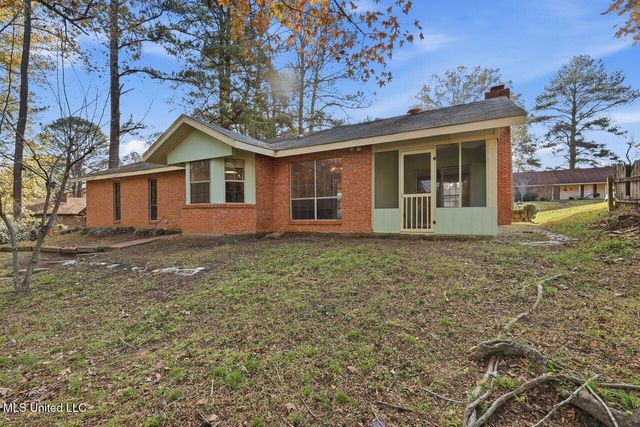 1264 Woodfield Drive, Jackson, MS 39211