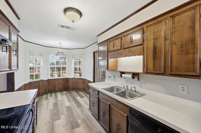 1264 Woodfield Drive, Jackson, MS 39211