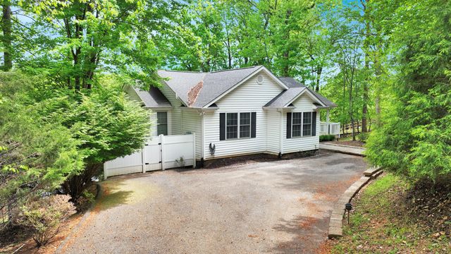 112 Creeden DR, Moneta, VA 24121