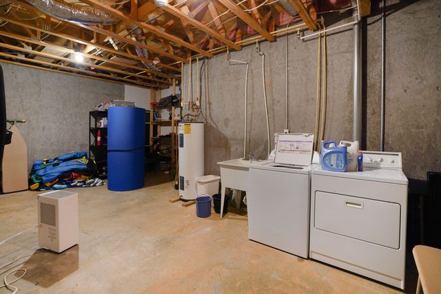 112 Creeden DR, Moneta, VA 24121