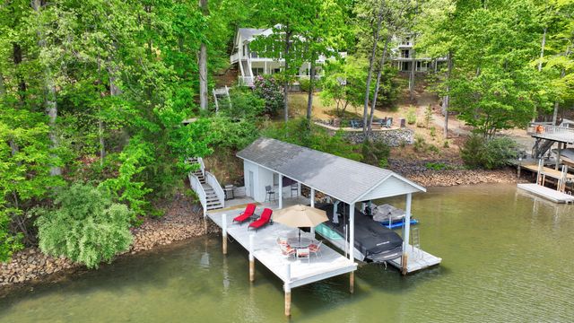 112 Creeden DR, Moneta, VA 24121