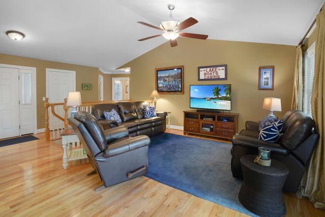 112 Creeden DR, Moneta, VA 24121