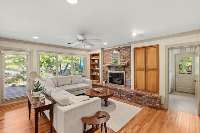 903 Pinecrest Terrace, Ashland, OR 97520