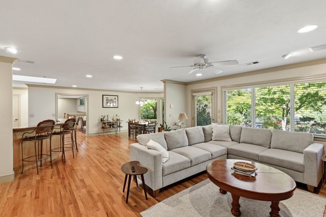 903 Pinecrest Terrace, Ashland, OR 97520