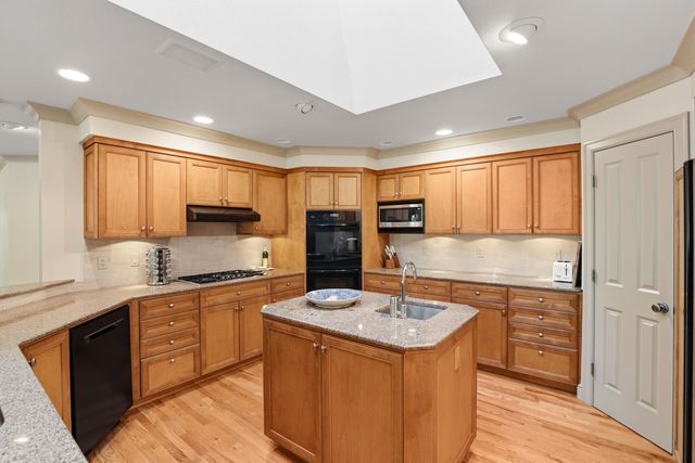 903 Pinecrest Terrace, Ashland, OR 97520