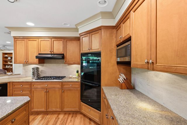 903 Pinecrest Terrace, Ashland, OR 97520